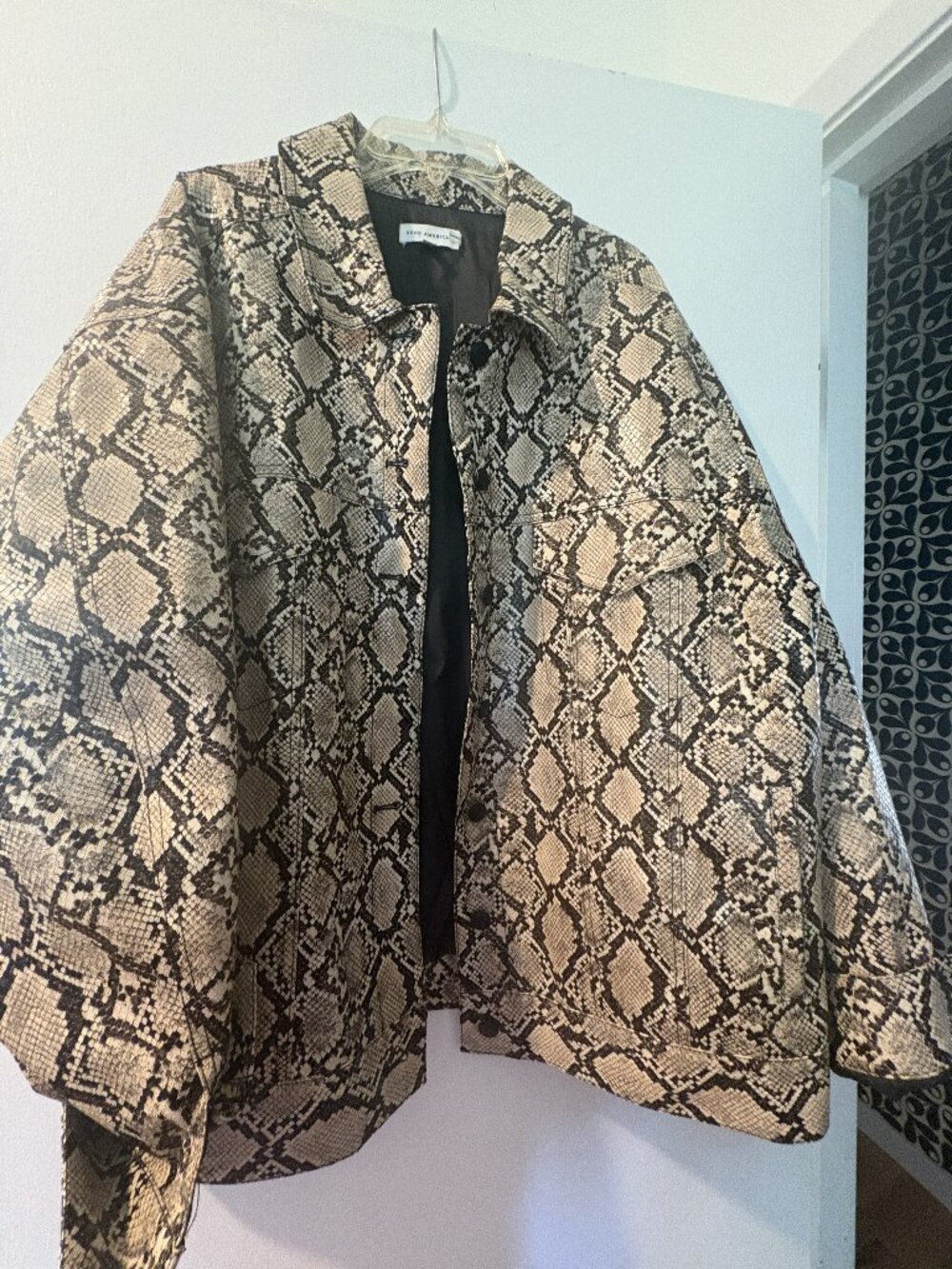 GOOD AMERICAN Oversized Trucker Jacket in Neutral Snake Print Size 3/L